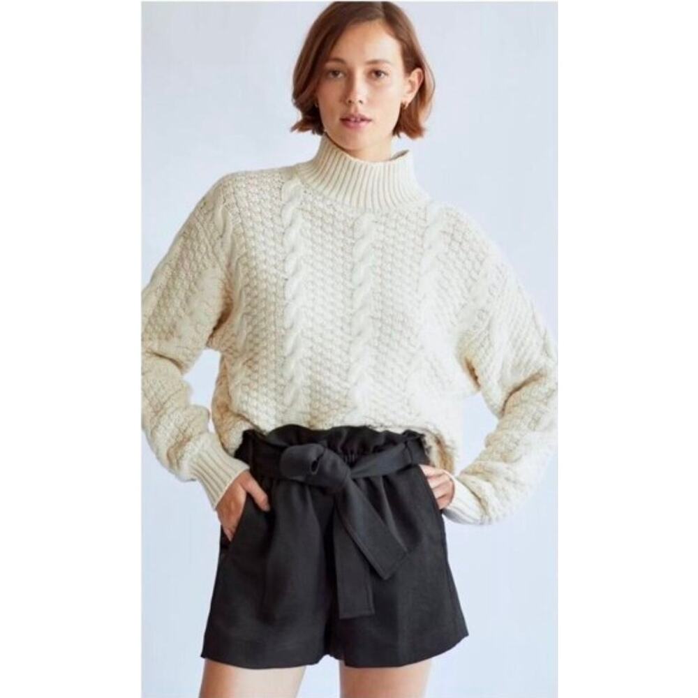 Aritzia Shorts Paperbag Tie Waist Wilfred High Rise 2 Black Pocket Bottom Short